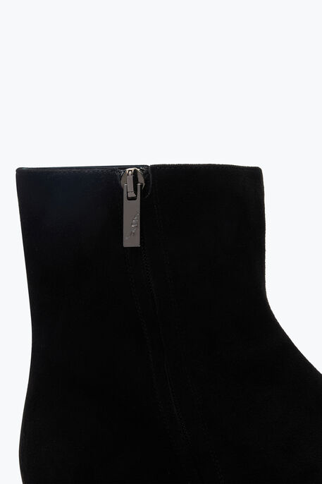 Bonnie Black Suede Bootie 40