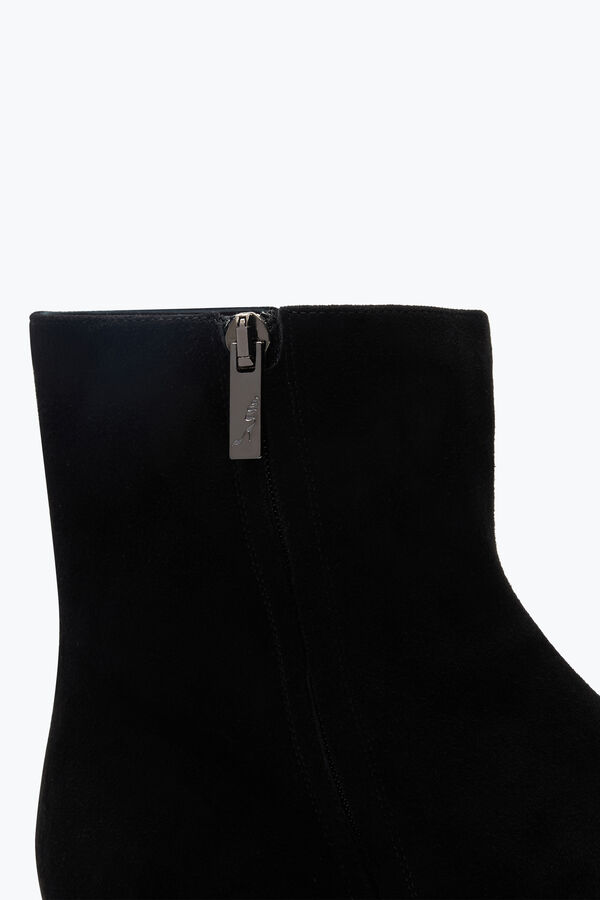 Bonnie Black Suede Bootie 40